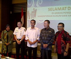 Duet Jokowi dan Risma Bicara Pelayanan Publik di Kemenkum HAM