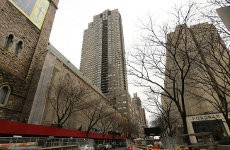 Pria Ini Dorong Jatuh Anaknya dari Gedung Bertingkat 52, Lalu Bunuh Diri