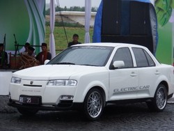 Mobil Listrik untuk Menristek Sudah Pakai Pelat Nomor