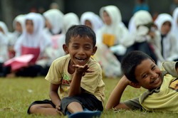 senyumku buat semua