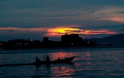Ambon Manise, Liburan Natal di Pantai Biru