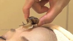 Demi Kecantikan, Pijat Ular dan Terapi Siput Pun Dilakukan