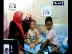 Tangis Haru Warnai Pertemuan Adit dan Ibu Kandungnya