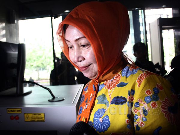 Sespri Ratu Atut Diperiksa KPK