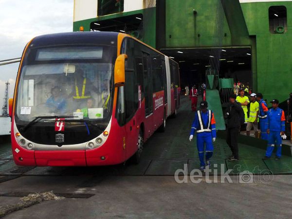 Bus Baru TransJakarta Tiba di Tanjung Priok