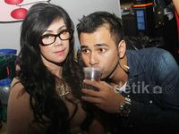 Kedekatan Raffi Ahmad dan Mama Tercinta