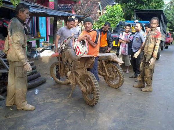 Ratusan Crosser Terjebak di Hutan