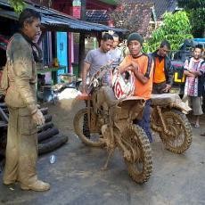 Ratusan Crosser Peserta Adventure Trail Terjebak di Hutan Gunung Klatak