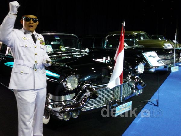 Melihat Mobil-mobil Soekarno