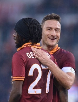 Tawa Lepas Roma Usai Gol Gervinho