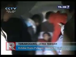 Kelabui Petugas Saat Razia, Wanita Pura-pura Pingsan