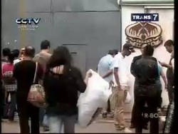 Jenguk ke Rutan KPK, Anak Atut Gandeng Airin