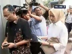 Keluarga Jenguk Atut di Tahanan