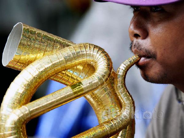 Pedagang Terompet Mulai Bermunculan