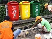 Pemasang Tong Sampah di Jalan Rasuna Said