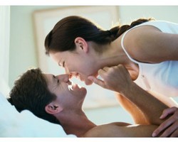 7 Tips Agar Seks Makin Hangat untuk Pasangan yang Lama Menikah