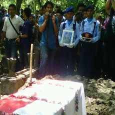 Pemakaman Jenazah Andik Diiringi Isak Tangis Keluarga