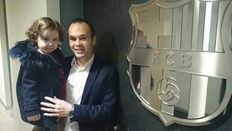 Iniesta Resmi di Barca Sampai 2018