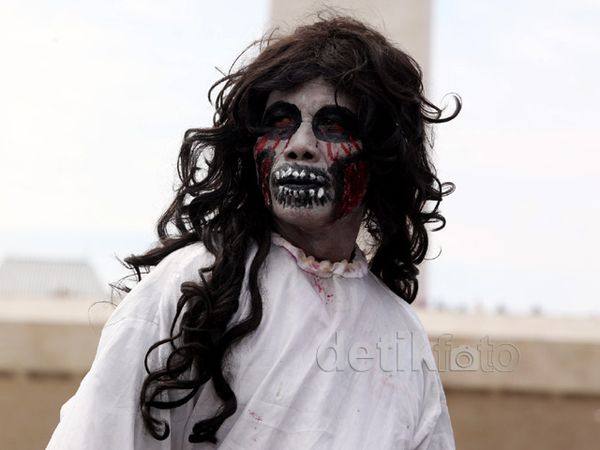 Seram! Ada Pocong dan Kuntilanak di Monas