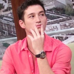 Mike Lewis Bicara Hari Natal dan Jodoh