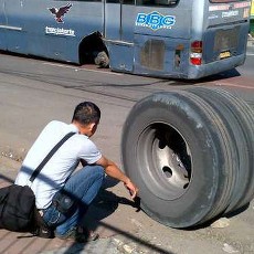 Ban TransJ Copot di Matraman karena Patah As