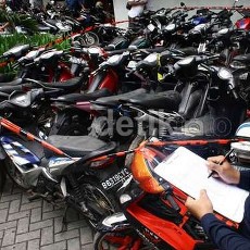 Istri Tak Pernah Diberi Tahu Akil Mengenai Bisnis Kendaraan dengan Muhtar Ependy