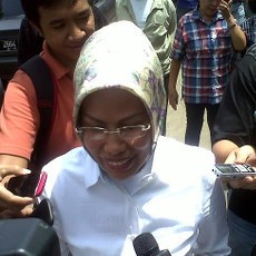 Dikunjungi Ibu Kandung, Ratu Atut Menangis