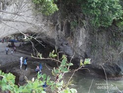Pantai Karang Bolong yang Semakin Apik