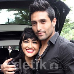 Rayakan Natal Jauh dari Keluarga, Gaston: Sedih Pasti, Tapi Ada Julia