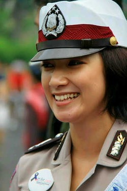 Polwan Cantik Briptu Eka Cs Dapat Penghargaan dari Kakorlantas