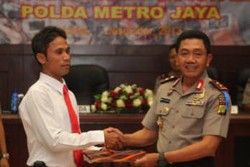 Bantu Warga Temukan Ponsel, Ipda Basuki Diberi Penghargaan