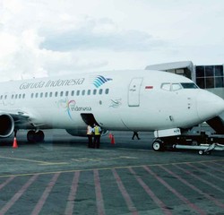 Kasasi Ditolak, Pramugara Senior Garuda Dipecat karena 28 Slop Rokok