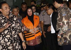 Perdana Pasca Ditahan, Atut Diperiksa KPK Sebagai Tersangka