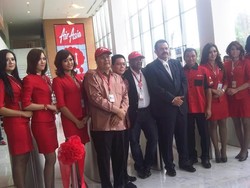 Puluhan Pramugari Cantik Mejeng di Kantor Baru AirAsia