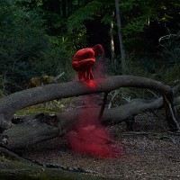 Penari Bugil di Tengah Liarnya Alam dalam Bidikan Foto