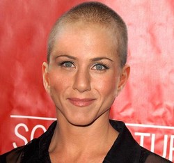 Foto Palsu Jennifer Aniston Berambut Botak Beredar di Internet