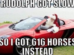 Bagi-bagi Hadiah Natal, Santa Claus Pakai McLaren 12C Spider