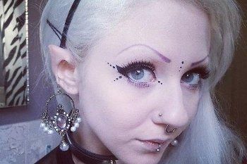 Inilah Melynda Moon, si Cantik Manusia Peri Bertelinga Runcing