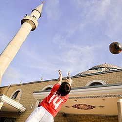 (Agama) Sepakbola Vs Gereja Anglikan?