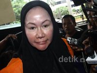 Atut Diperiksa Sebagai Tersangka