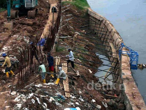 Perbaikan Tanggul Latuharhary