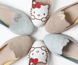 Sepatu Bernuansa Hello Kitty Jadi Tren di Jepang
