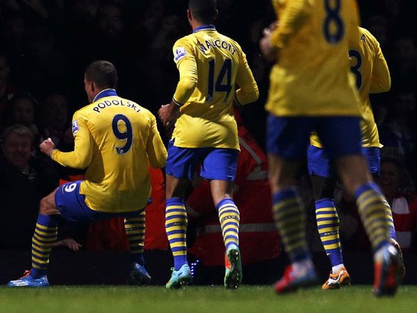 Arsenal Kembali ke Puncak