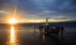 Jelang Akhir Tahun, Pantai Pangandaran Dipenuhi Ribuan Wisatawan