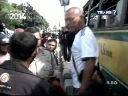 Tabrak Pejalan Kaki hingga Tewas, Bus Dirusak Massa