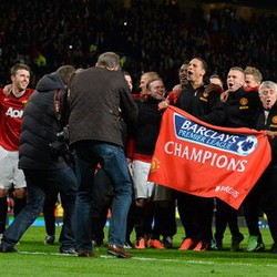 Trofi Liga Inggris ke-20 Setan Merah, Insiden Suarez Gigit Ivanovic