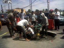 Ruas di Jalan Laksda Adisucipto Yogya Ambles, Lalin Macet