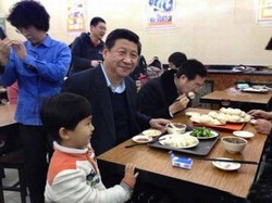 Ini Presiden China Saat Makan di Restoran Bakpao Pinggir Jalan