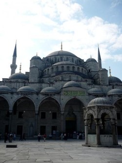 Blue Mosque, Si Biru yang Menawan dari Istanbul