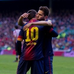 Masa Depan Messi Dispekulasikan, Alba: Dia Bahagia di Barca